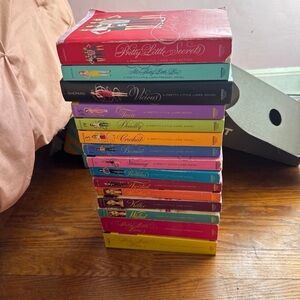 Pretty Little Liars Book Collection